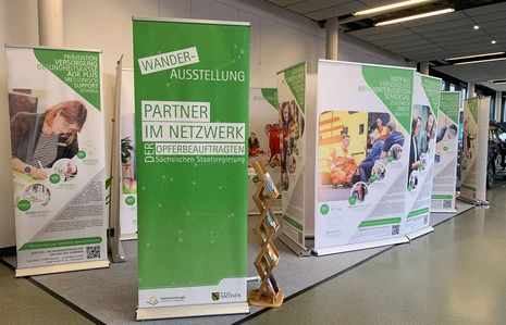 Kachel »Ausstellung« der Opferbeauftragten Kachel Opferbeauftragte für »Wanderausstellung« zeigt die Ausstellung der Opferbeauftragten